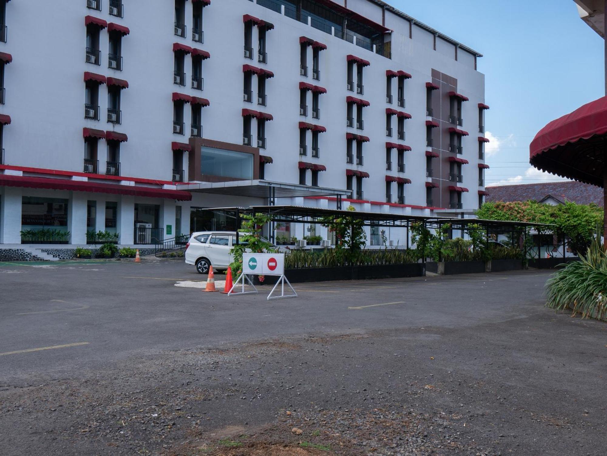 Meotel Purwokerto Kültér fotó